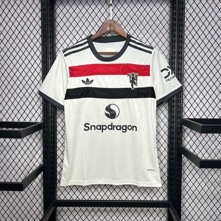 Manchester United Alternativa 2024/25