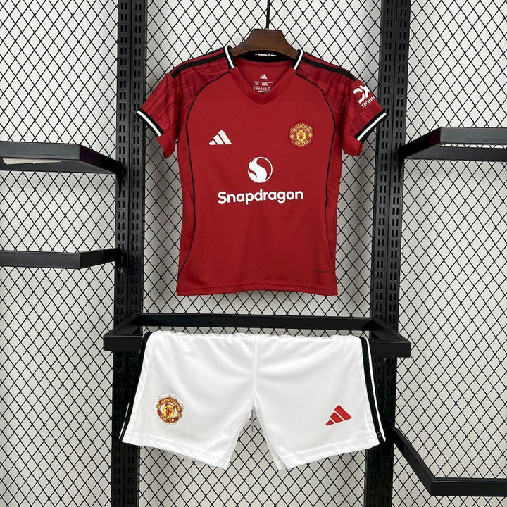 Manchester United Principal 2025/26 Kit Criança